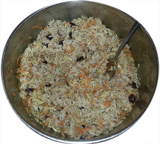 אורז עם גזר, צימוקים ושקדים