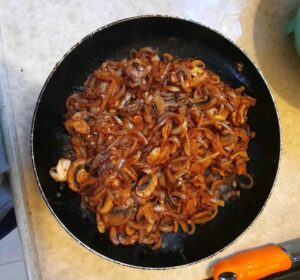 מתכון לתבשיל בצל ופטריות
