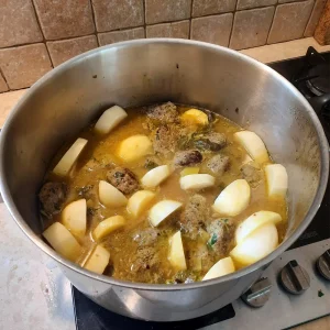 קציצות בשר ברוטב חמצמץ - בישול
